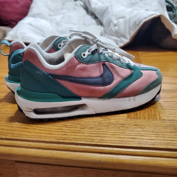 Nike Kids Pink and Green Sneakers Used Good Condition - Picture 4 of 7